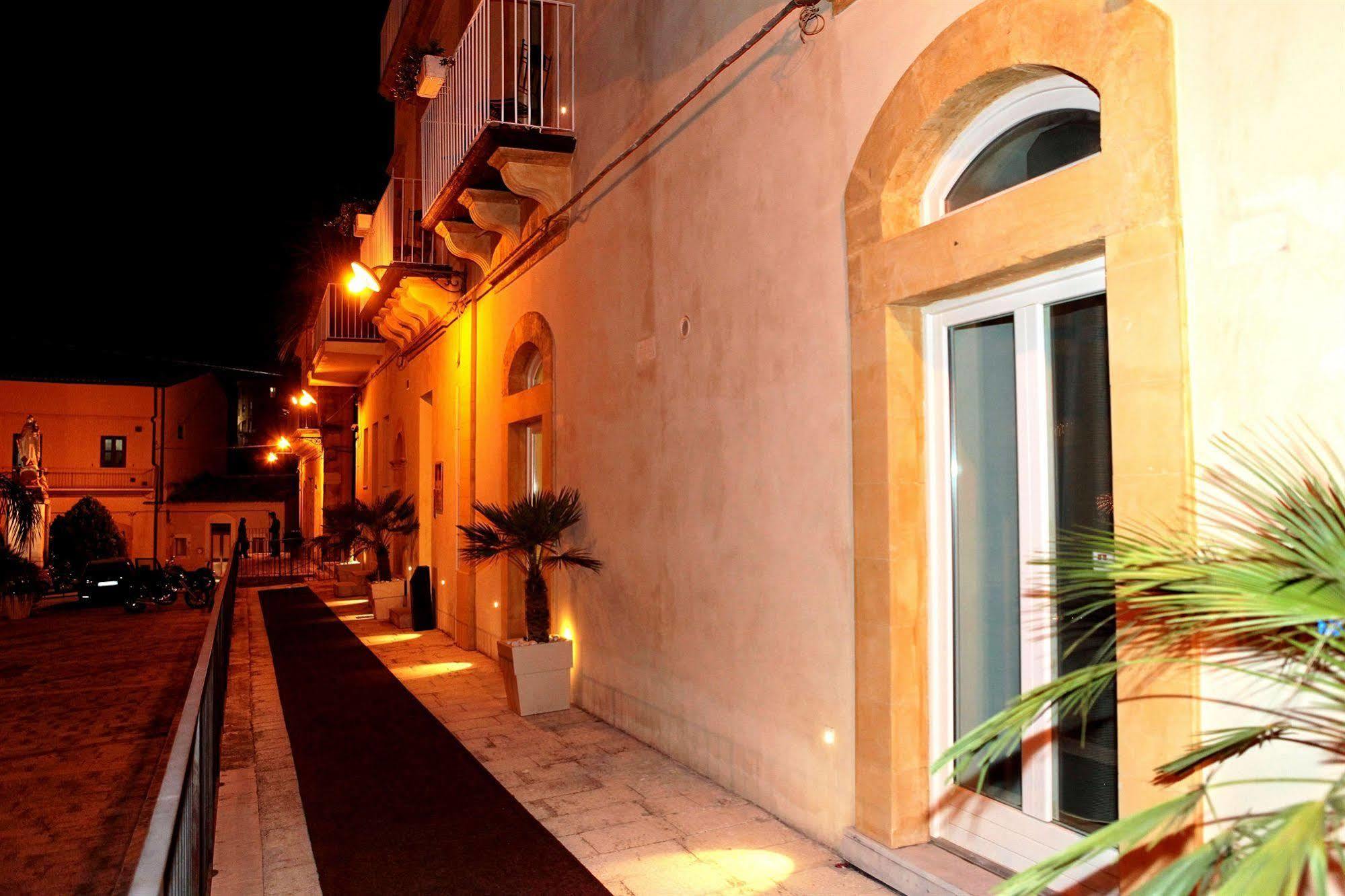 Hotel La Dimora Di Piazza Carmine Ragusa Exterior foto
